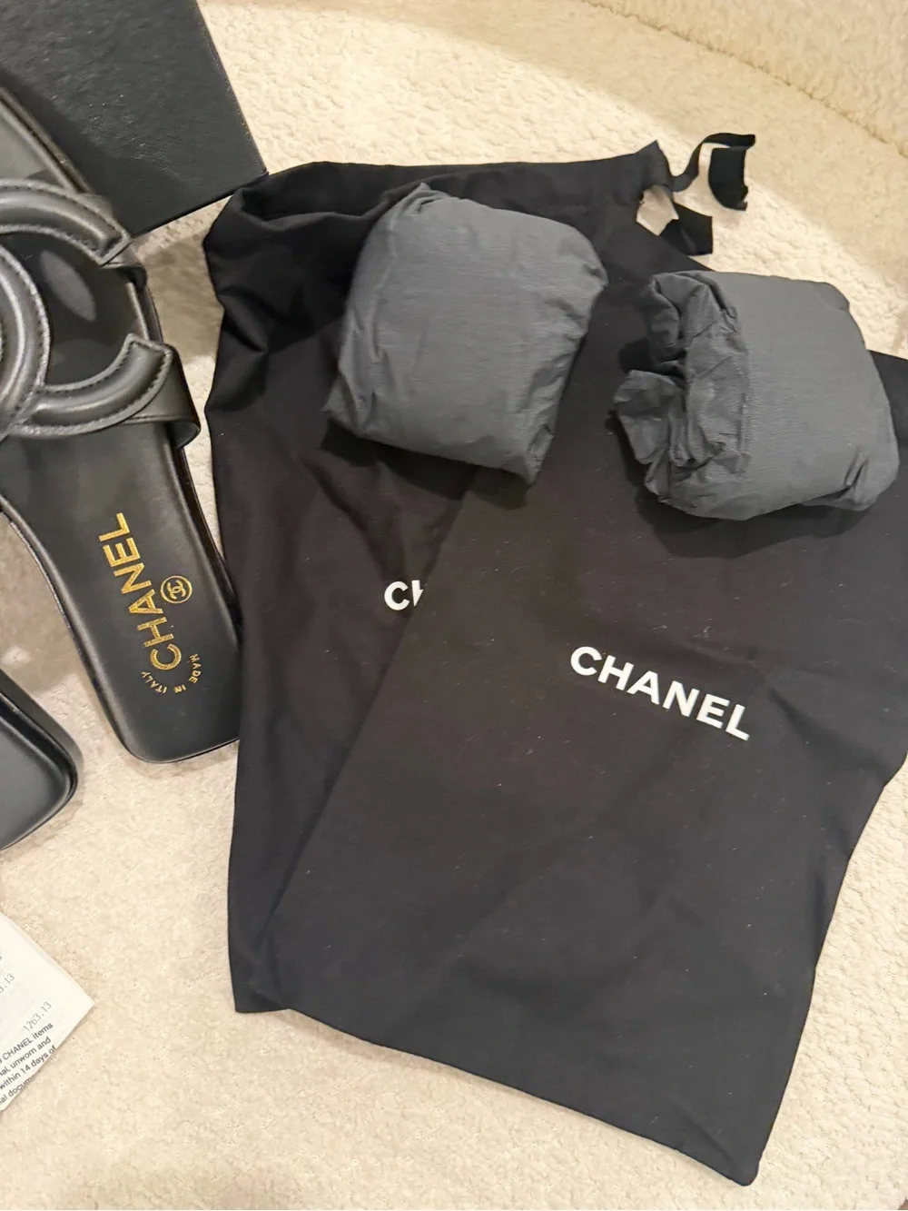 CHANEL Black Leather Interlocking CC Slide Sandals/mules